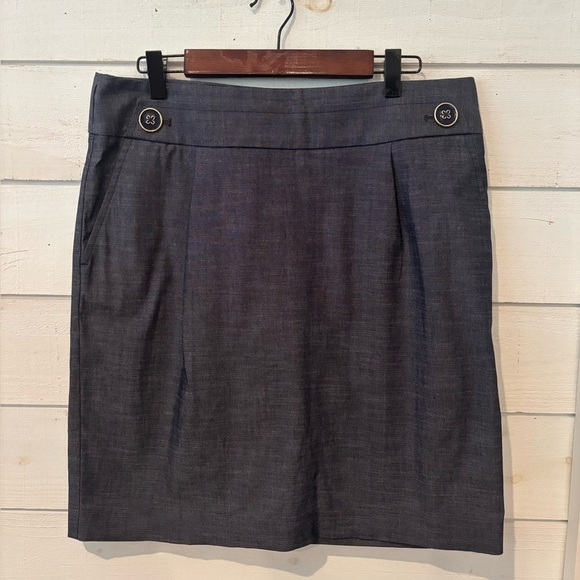 LOFT Ann Taylor Loft Dark Blue
Chambray Skirt Size 10. Pockets and size zip. - Picture 1 of 10